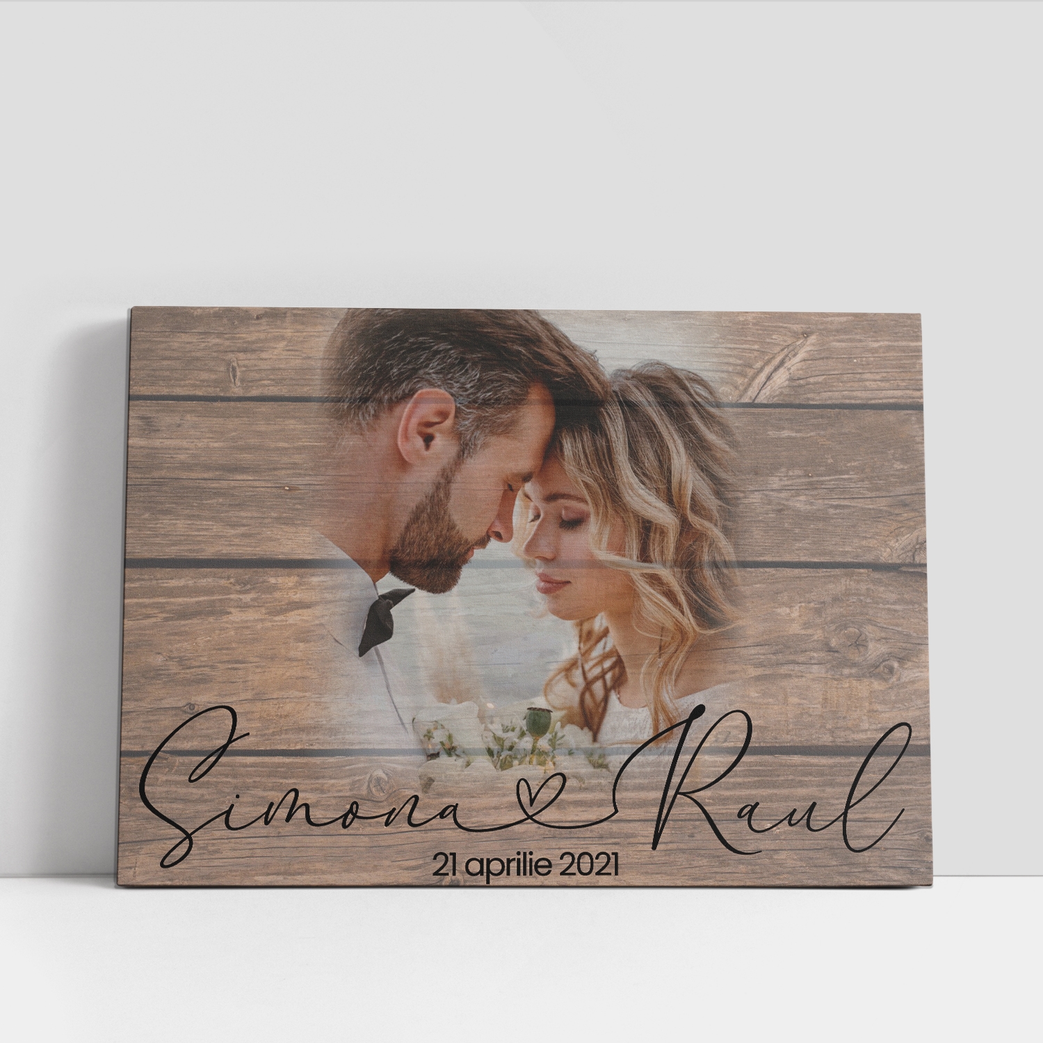 Tablou canvas personalizat cu poză, două nume și dată – Aniversare nuntă Tablou canvas personalizat cu poză, două nume și dată – Aniversare nuntă