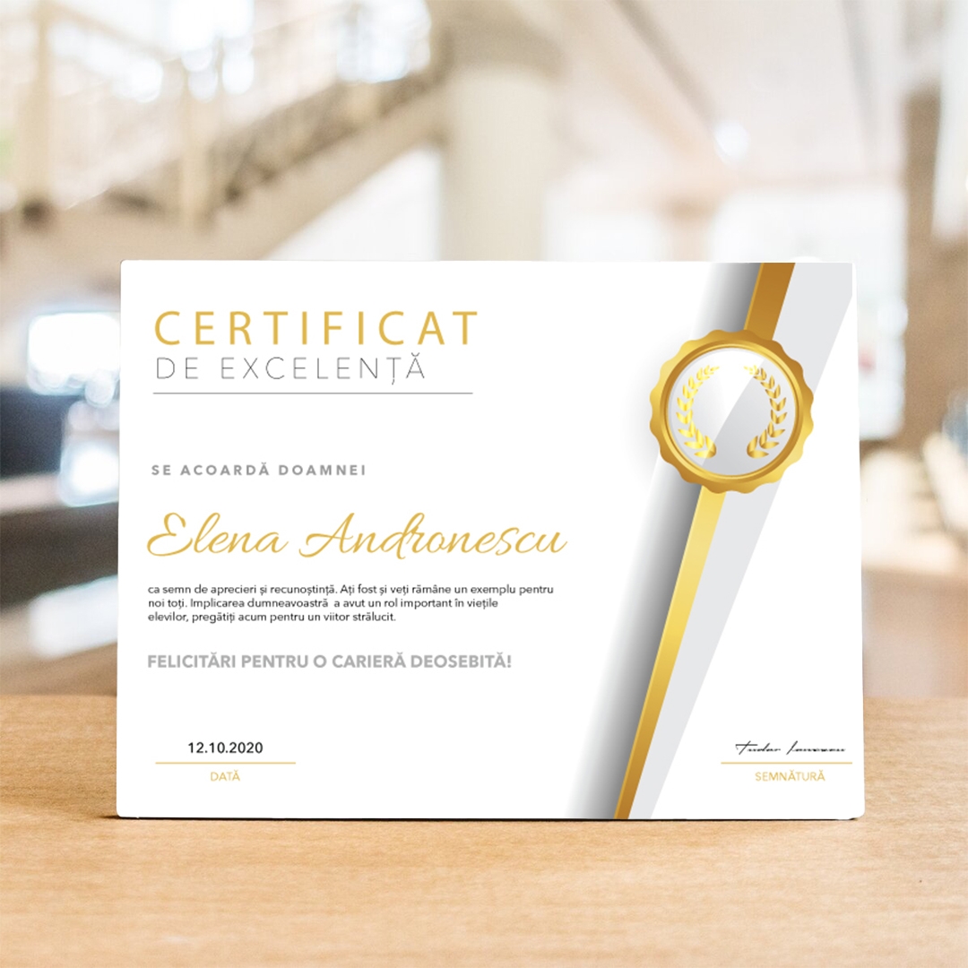 Ramă foto personalizată cu nume și text – Certificat de excelență