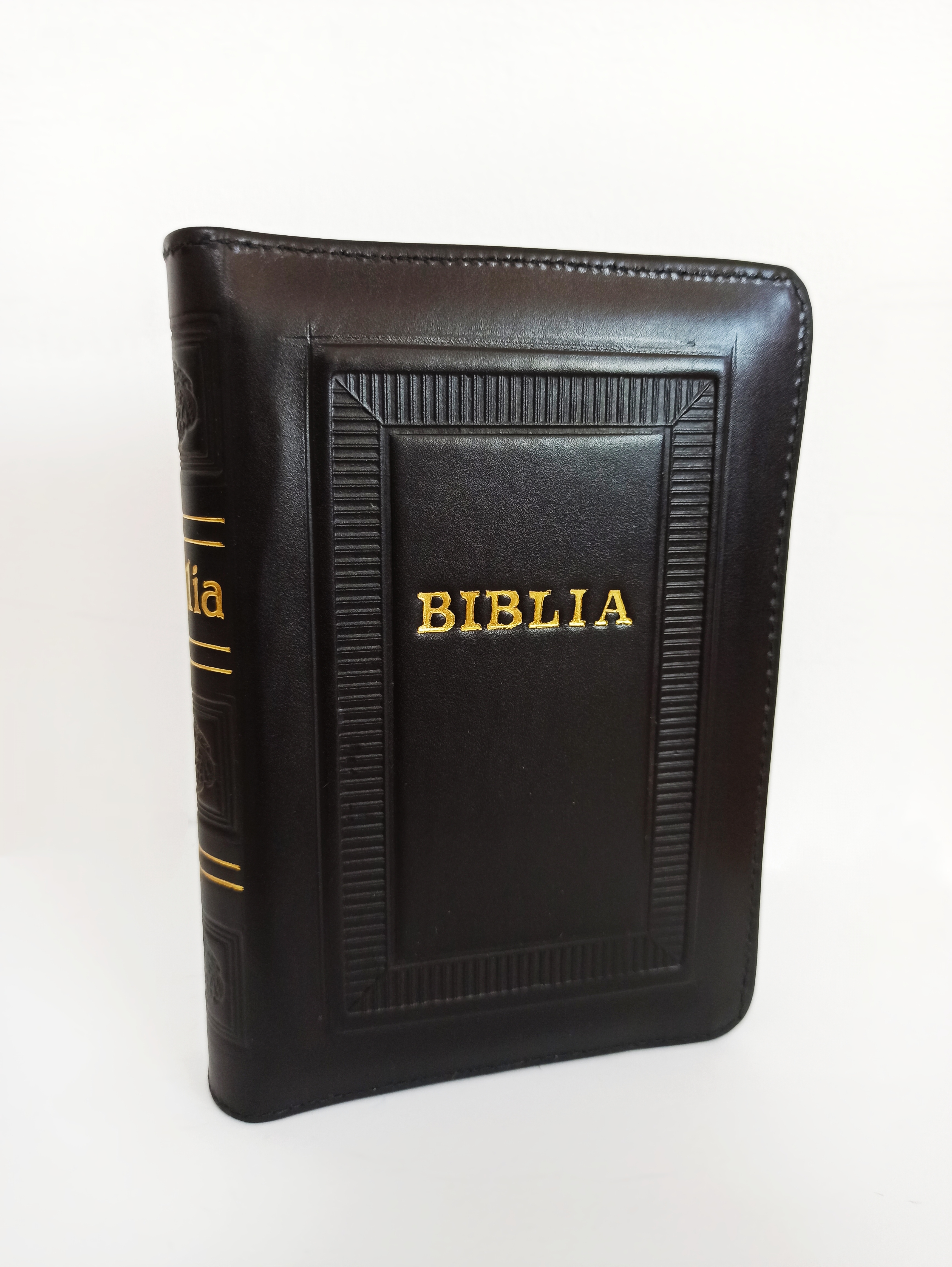 Biblie marime mica, piele, hand made, culoare negru, index, fermoar, margini aurii, cuv. lui Isus cu rosu [047 HM]