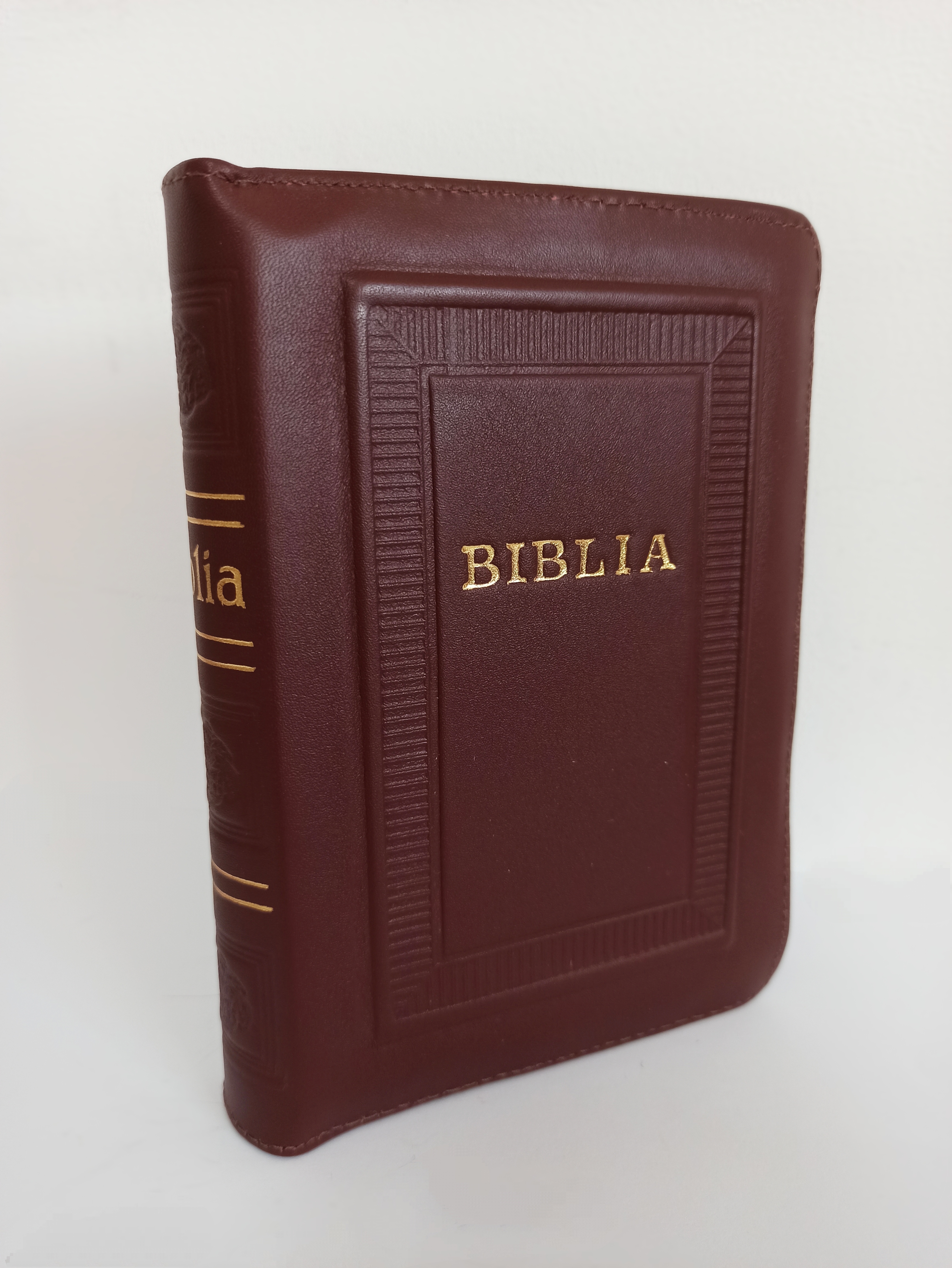 Biblie marime mica, piele, hand made, culoare visiniu inchis, index, fermoar, margini aurii, cuv. lui Isus cu rosu [047 HM]
