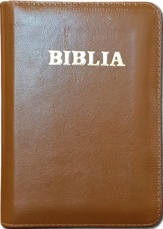 Biblia din piele, marime medie, culoare maro deschis, fermoar,margini albe, cuv. lui Isus cu rosu [053]