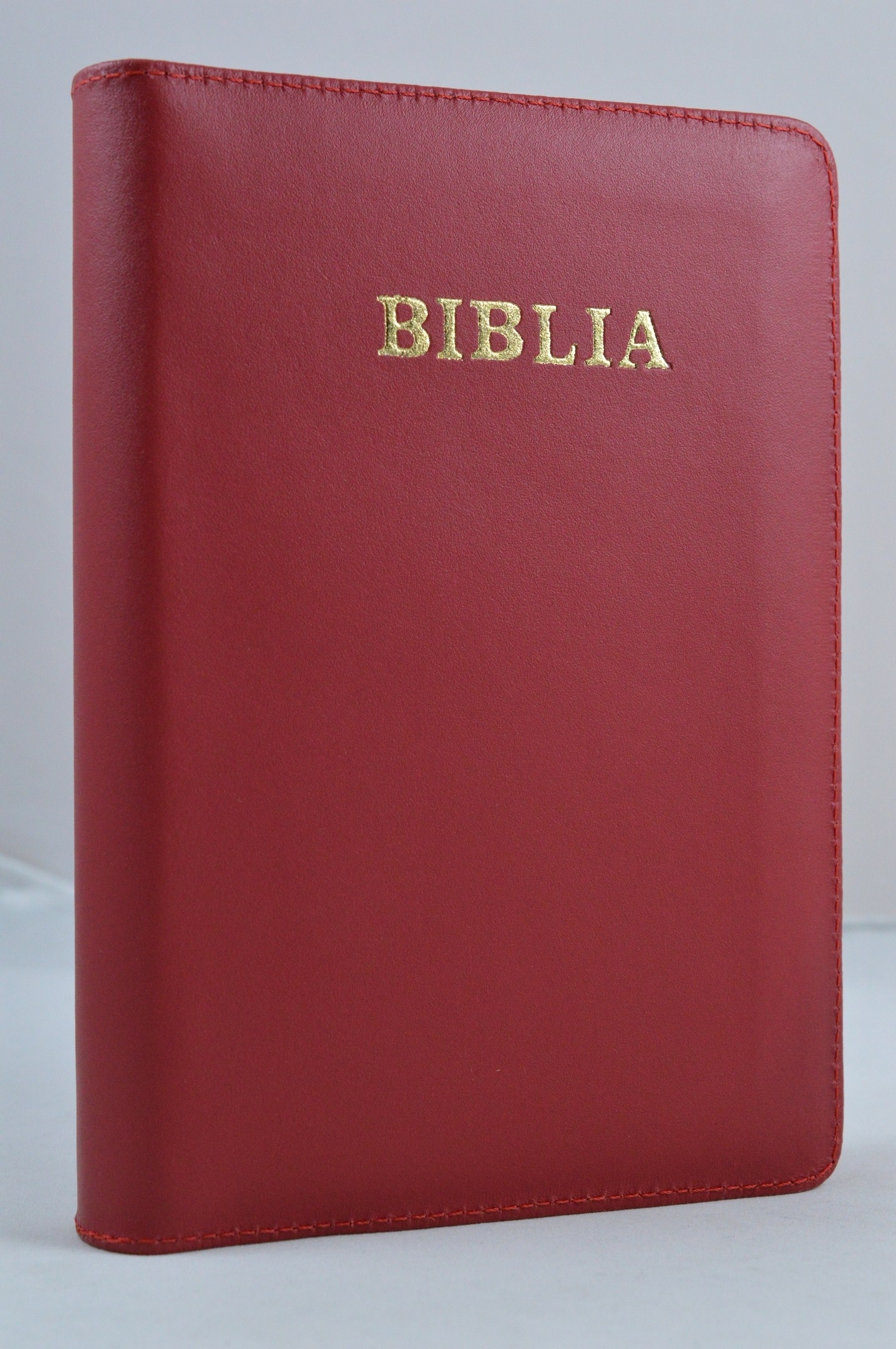 Biblie din piele, marime medie, roșu închis, fermoar, margini albe, cuv. lui Isus cu rosu [053]