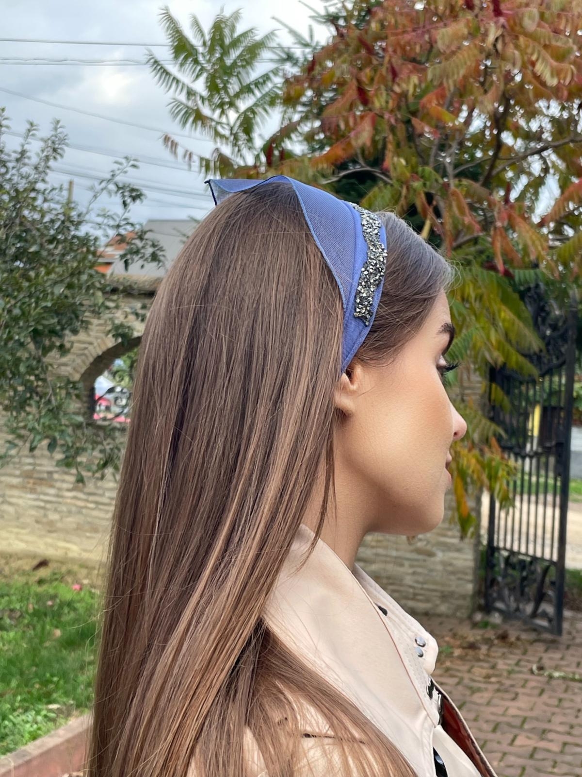 Batic din tul - albastru inchis cu pietre maro