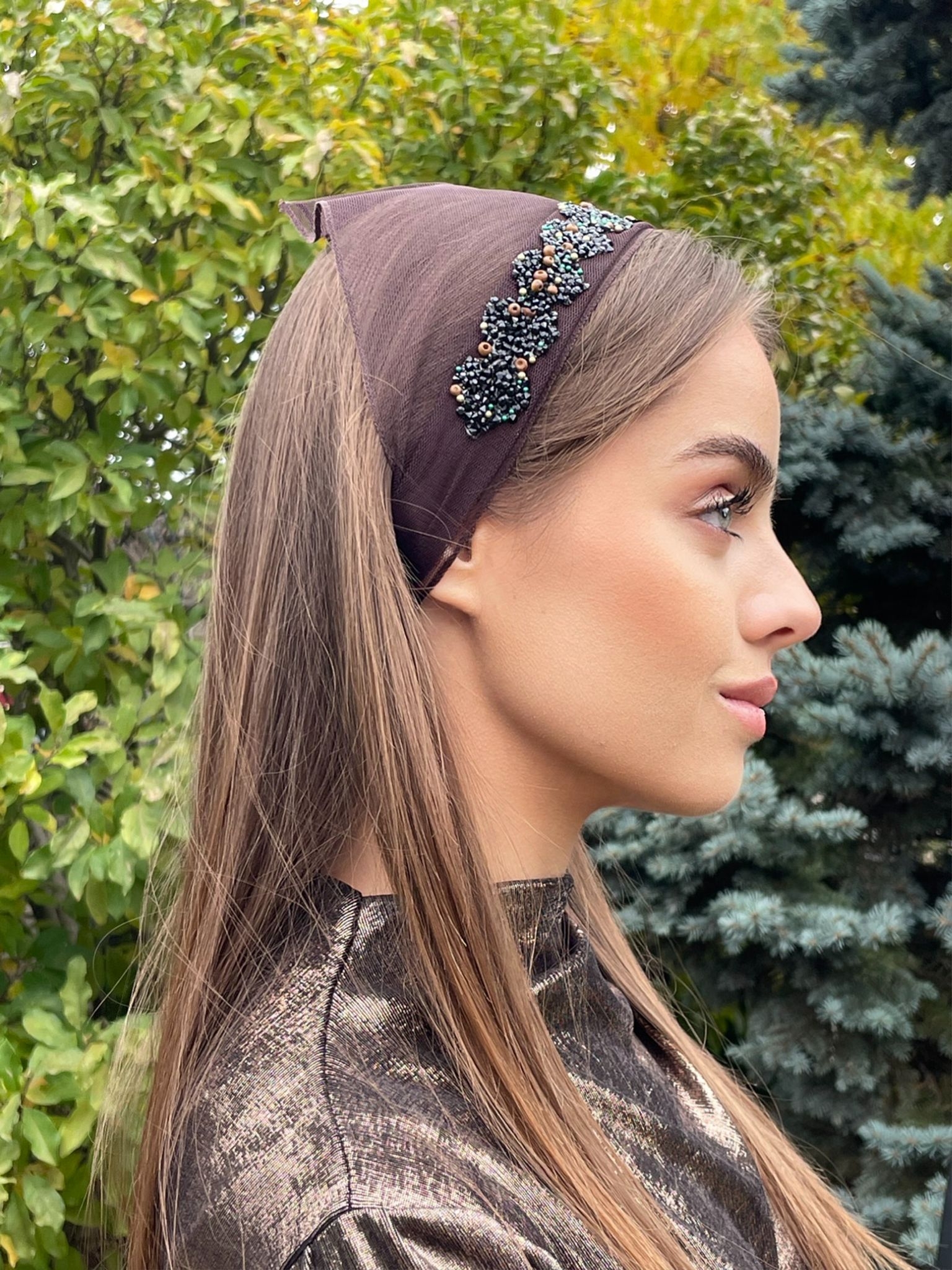 Batic din tul - maro inchis cu pietre Batic din tul - maro inchis cu pietre