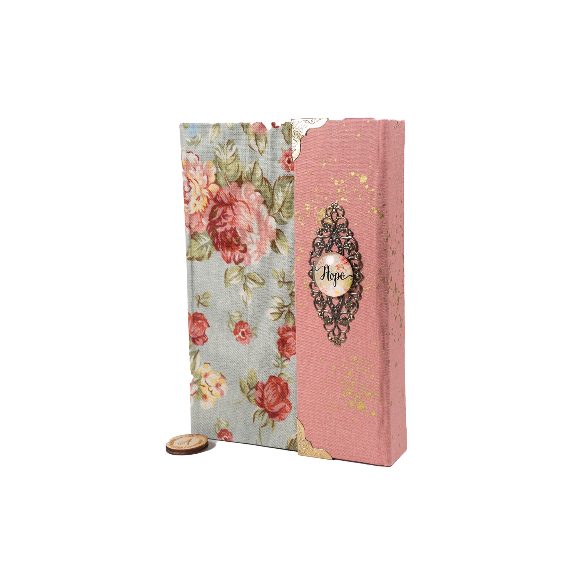 Biblia handmade, model 18, marime medie, inchidere cu clapeta, coperta tare textila, margini aurii, index, cuv. lui Isus cu rosu [SI 057 HM]