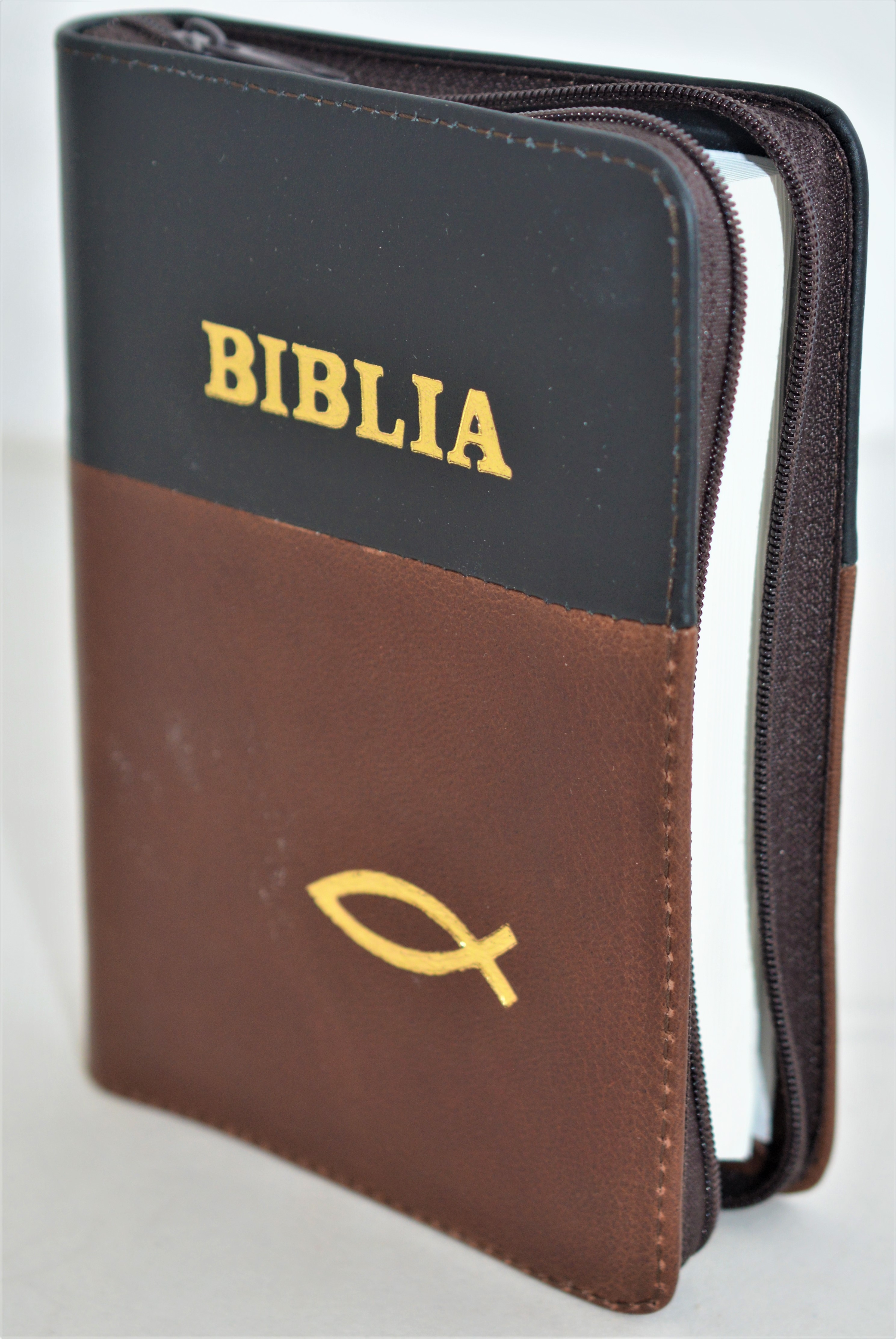 Biblie din piele, mica, negru / maro, fermoar, margini albe,simbol peste, cuv. lui Isus in rosu [043 PF]