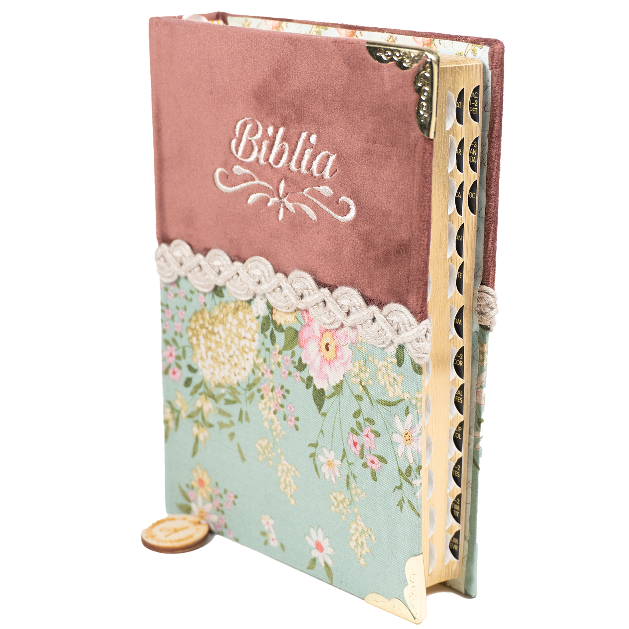 Biblia handmade, model 124, marime medie, coperta tare textila, margini aurii, index, cuv. lui Isus cu rosu [SI 057 HM]