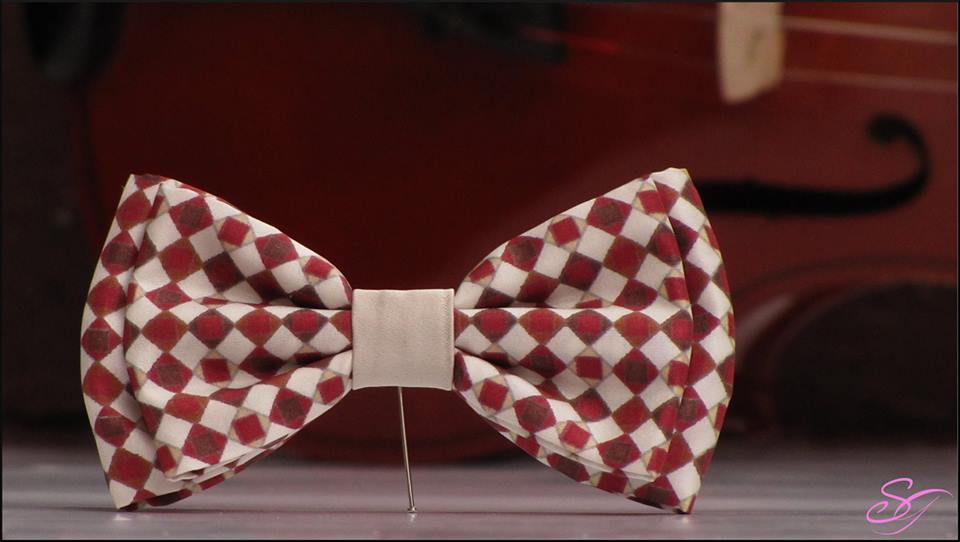 Papion cu romburi albe - visinii Papion cu romburi albe - visinii