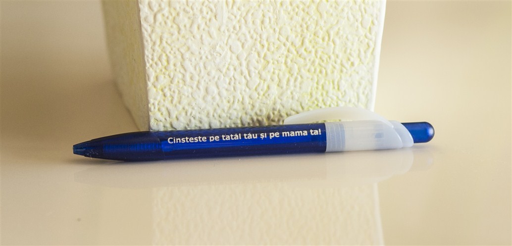 Pix cu mesaj crestin - Cinsteste pe tatal tau si pe mama ta! Pix cu mesaj crestin - Cinsteste pe tatal tau si pe mama ta!