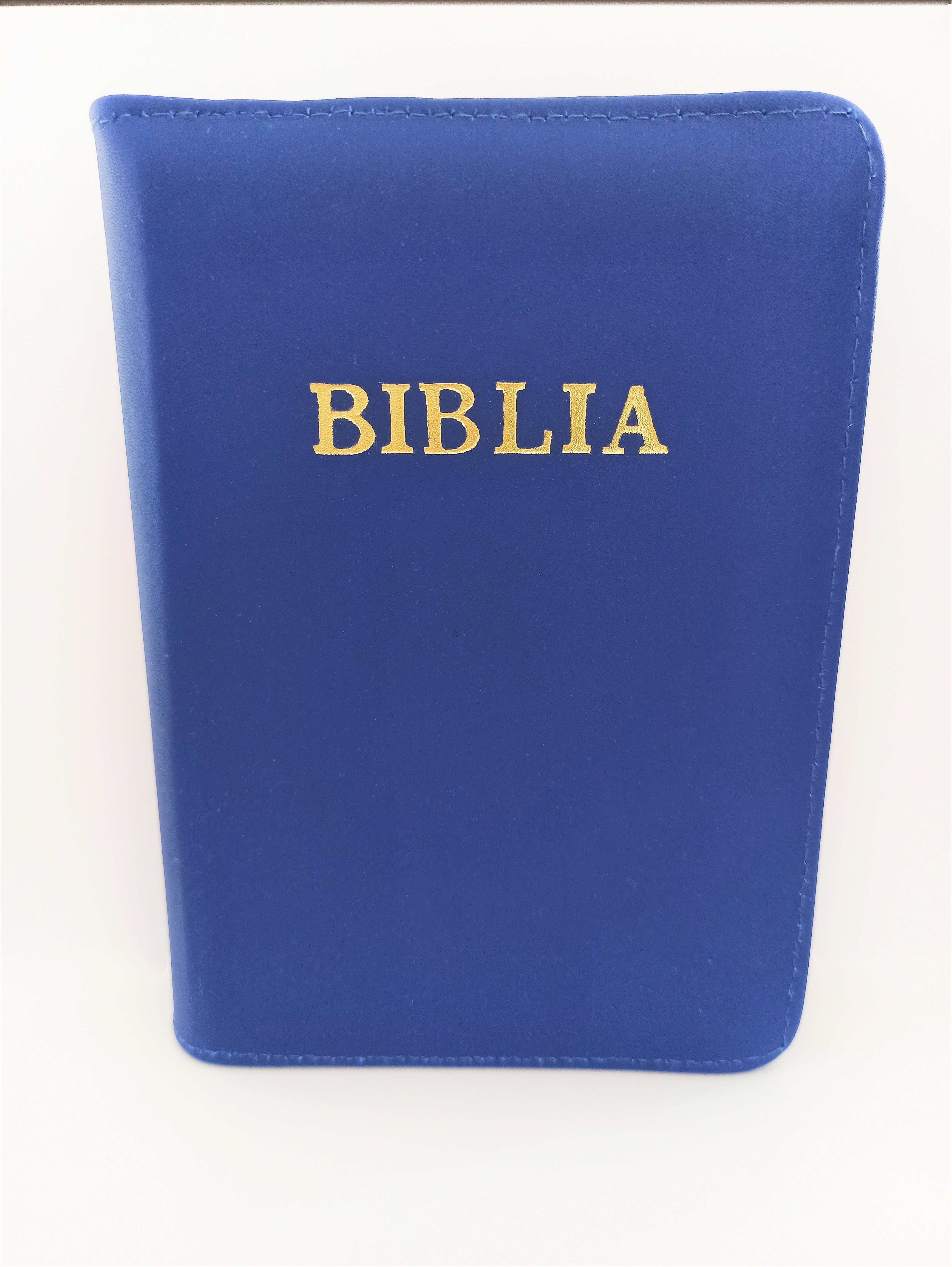 Biblia din piele, marime medie, culoare albastru, margini albe, fermoar, cuv. lui Isus cu rosu [053]