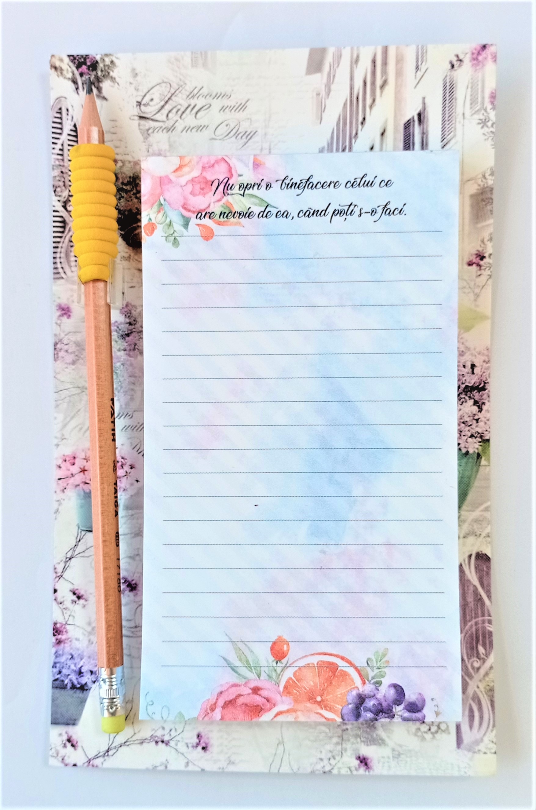 Carnetel cu magnet pentru frigider, cu creion - Nu opri o binefacere Carnetel cu magnet pentru frigider, cu creion - Nu opri o binefacere