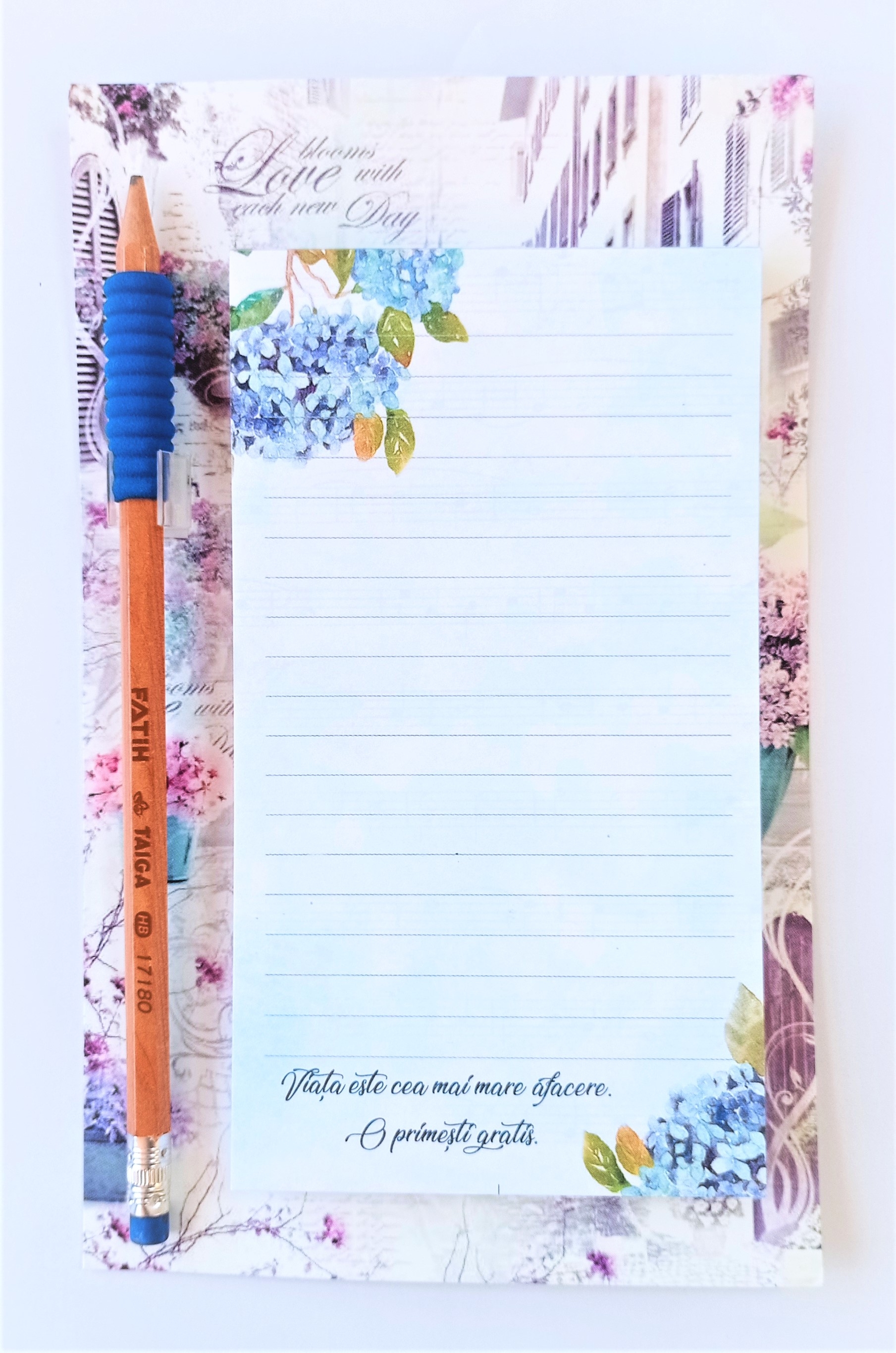 Carnetel cu magnet pentru frigider, cu creion - Viata este cea mai mare afacere Carnetel cu magnet pentru frigider, cu creion - Viata este cea mai mare afacere