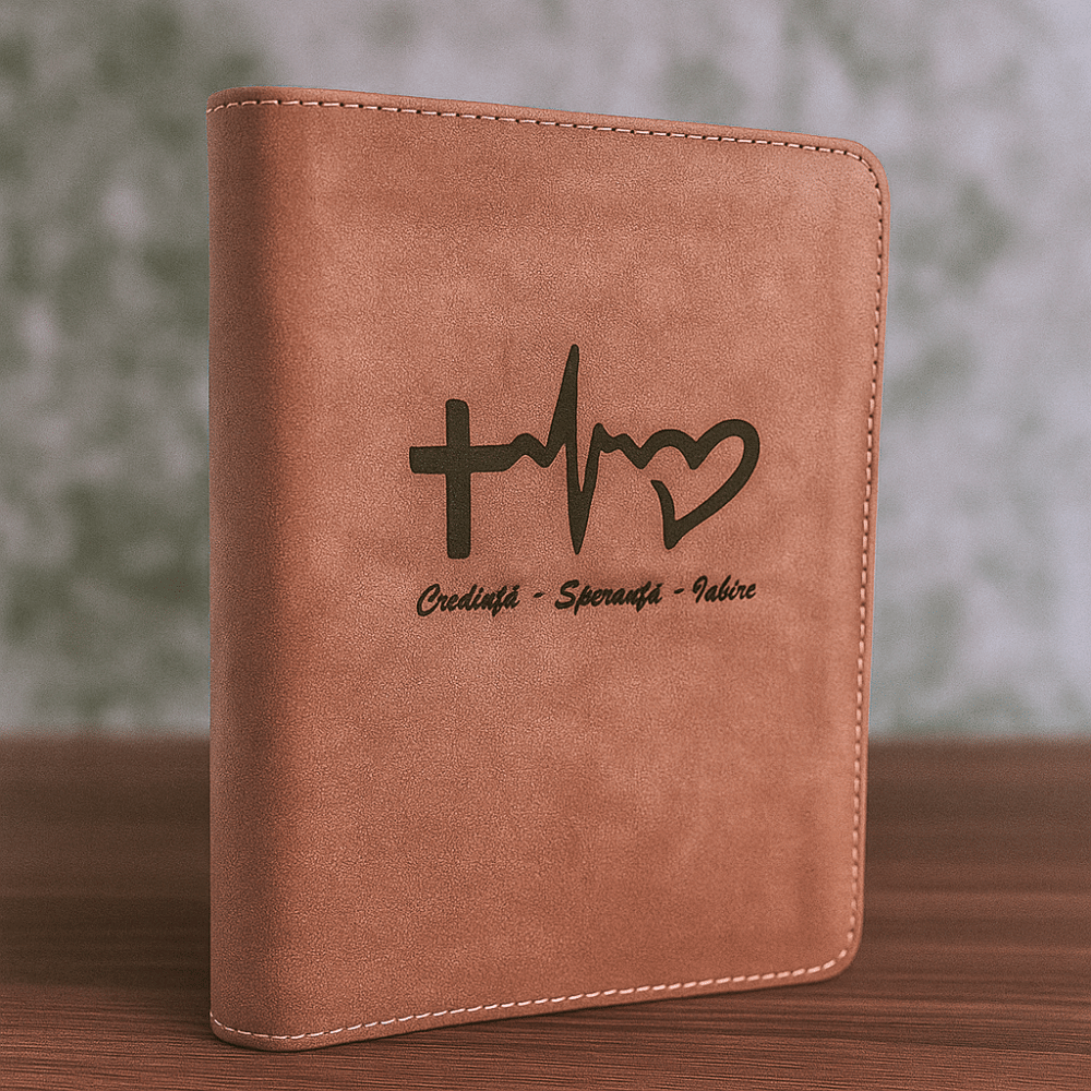 Biblie din piele, marime medie, maro, simbol gravat credinta, fermoar, index, margini aurii, cuv. lui Isus cu rosu [057 PFI]