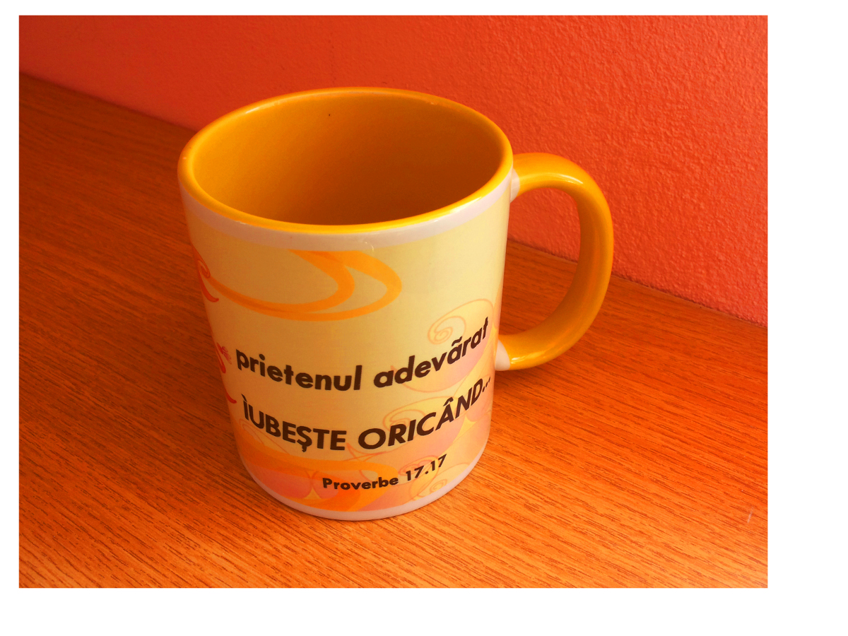 Cana ceramica cu verset biblic - Prietenul adevarat iubeste oricand Cana ceramica cu verset biblic - Prietenul adevarat iubeste oricand