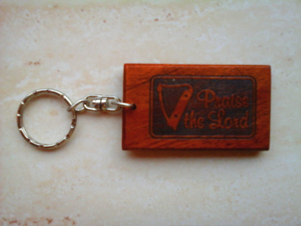 Breloc din lemn - Praise the Lord Breloc din lemn - Praise the Lord