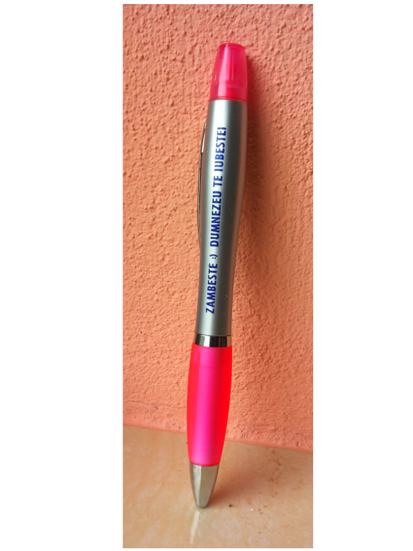 Pix cu mesaj crestin - Zambeste, Dumnezeu te iubeste - roz Pix cu mesaj crestin - Zambeste, Dumnezeu te iubeste - roz