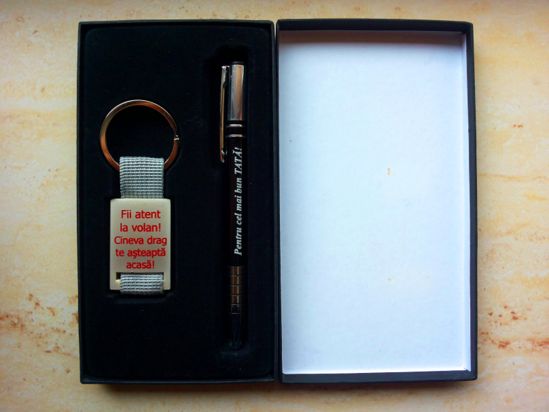 Cadou pentru Barbati - Set pix si breloc - Pentru cel mai bun tata Cadou pentru Barbati - Set pix si breloc - Pentru cel mai bun tata