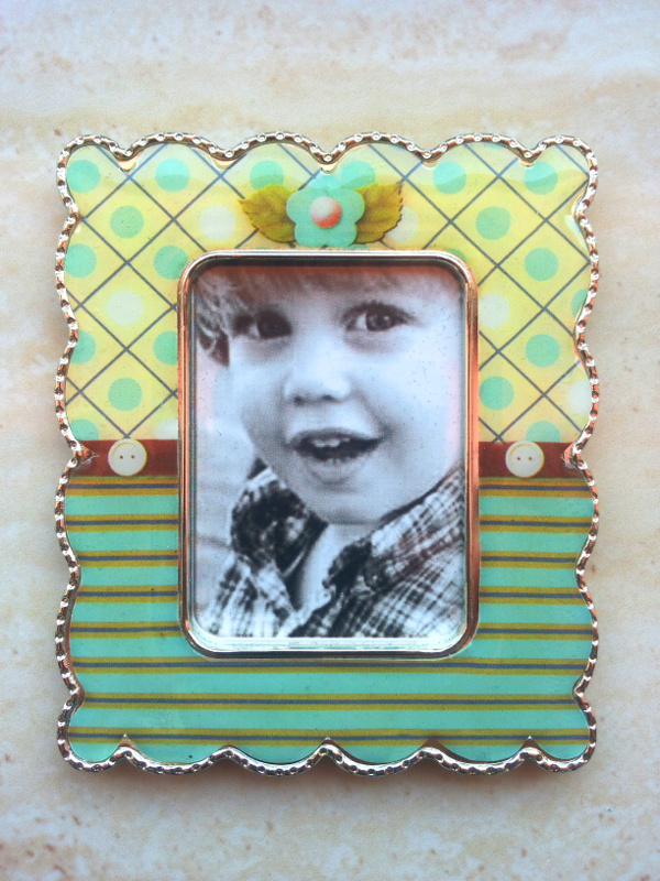 Rama foto magnetica - nuante de verde - copil Rama foto magnetica - nuante de verde - copil