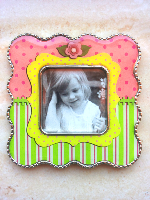 Rama foto magnetica - roz - verde - fetita Rama foto magnetica - roz - verde - fetita