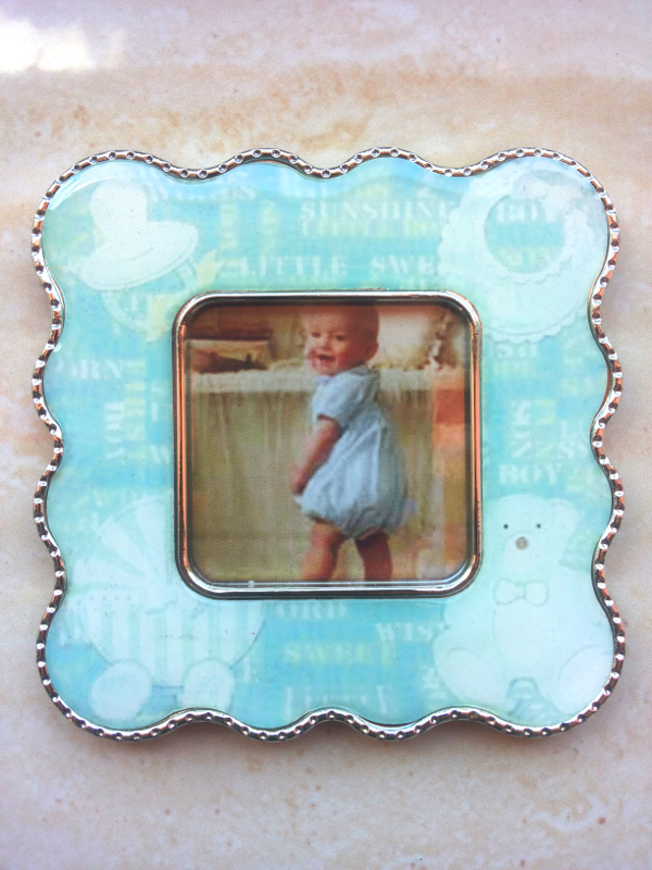 Rama foto magnetica - nuante de albastru - baietel Rama foto magnetica - nuante de albastru - baietel