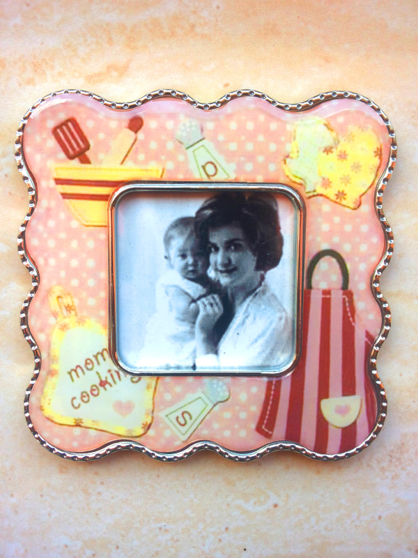 Rama foto magnetica nuante de roz - mama si copilul Rama foto magnetica nuante de roz - mama si copilul