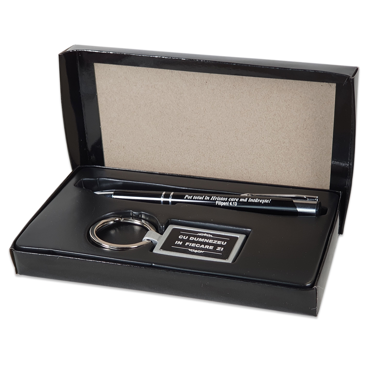 Cadou pentru Barbati - Set pix si breloc - "Pot totul in Hristos care ma intareste!" Cadou pentru Barbati - Set pix si breloc - "Pot totul in Hristos care ma intareste!"