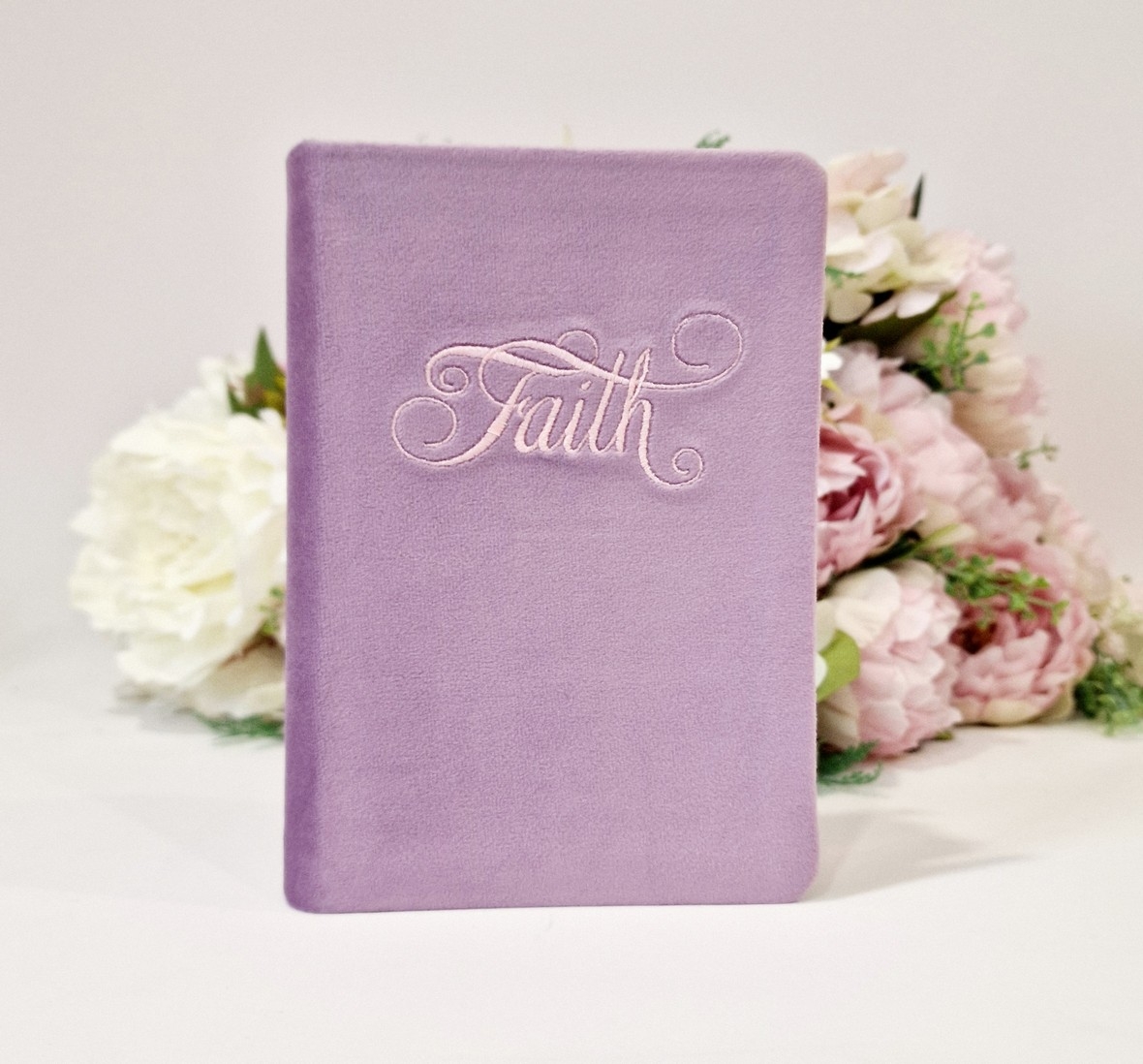 Biblia handmade, model 13, coperta de catifea, flexibila, marime medie, margini aurii, index, cuv. lui Isus cu rosu [SI 057 CAT]