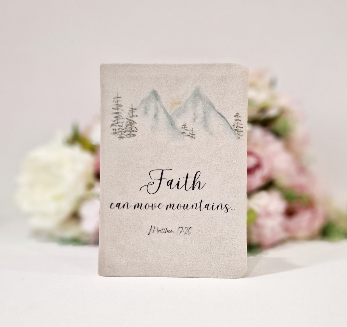 Biblia handmade, model 15, coperta de catifea, flexibila, marime medie, margini aurii, index, cuv. lui Isus cu rosu [SI 057 CAT]