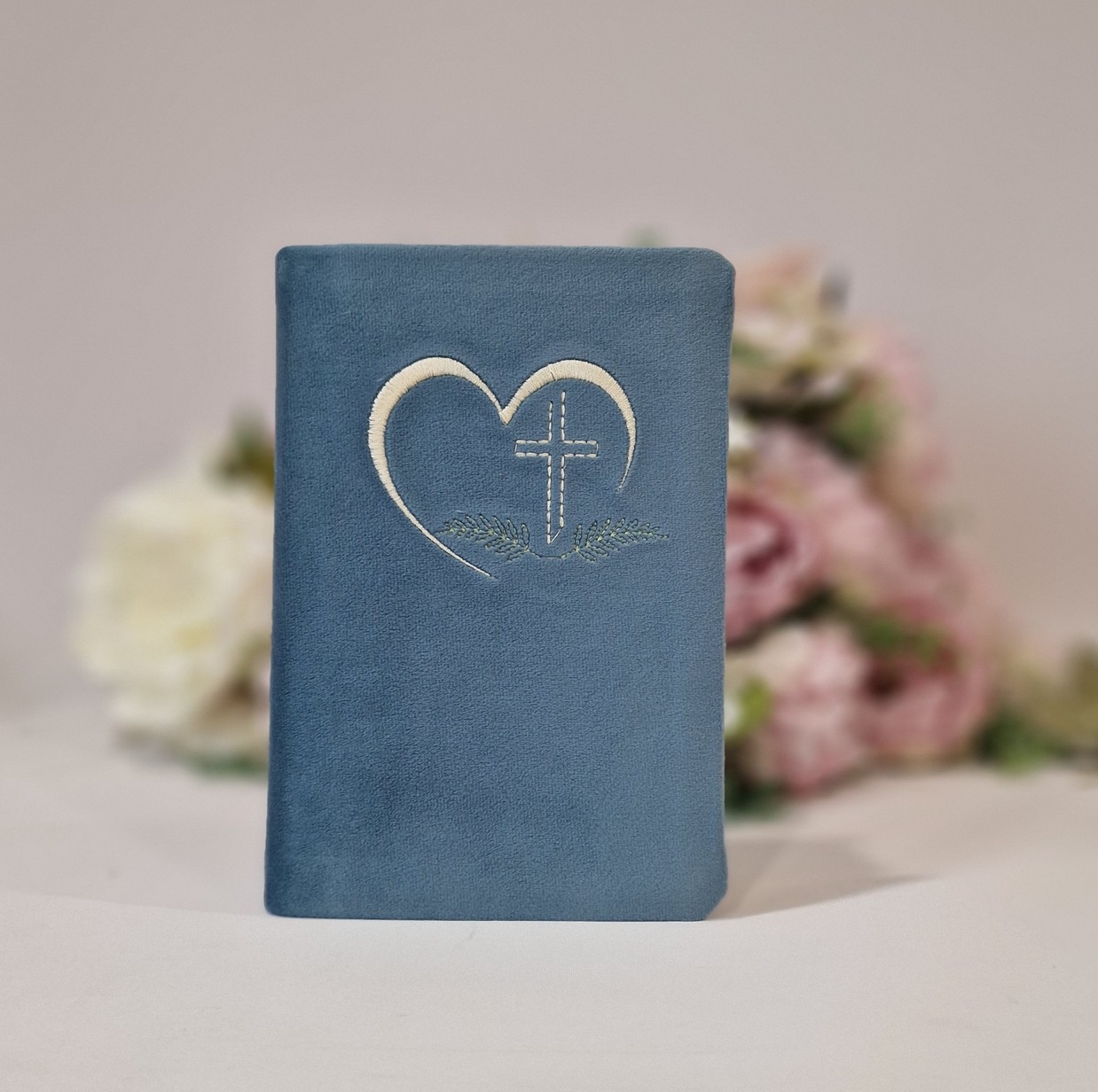 Biblia handmade, model 17, coperta de catifea, flexibila, marime medie, margini aurii, index, cuv. lui Isus cu rosu [SI 057 CAT]