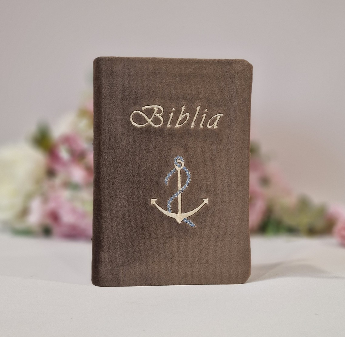 Biblia handmade, model 18, coperta de catifea, flexibila, marime medie, margini aurii, index, cuv. lui Isus cu rosu [SI 057 CAT]