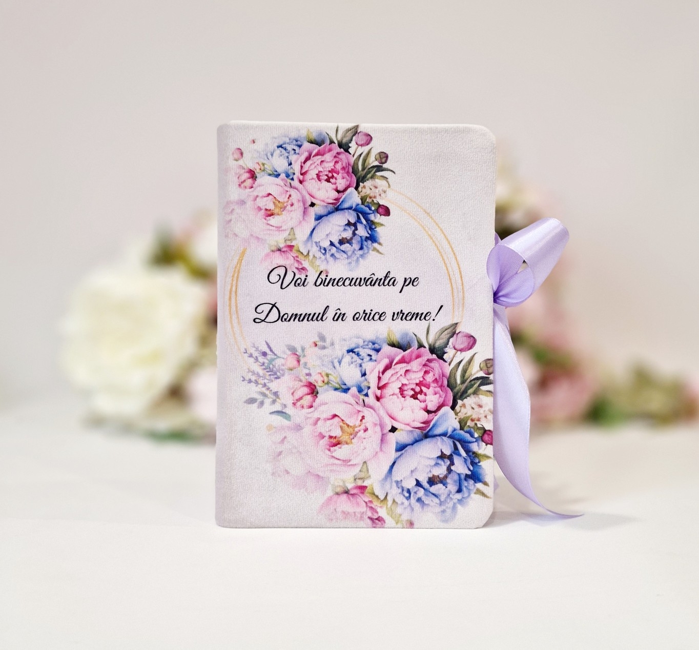 Biblia handmade, model 5, coperta de catifea, flexibila, cu panglică, marime medie, margini aurii, index, cuv. lui Isus cu rosu [SI 057 CAT]