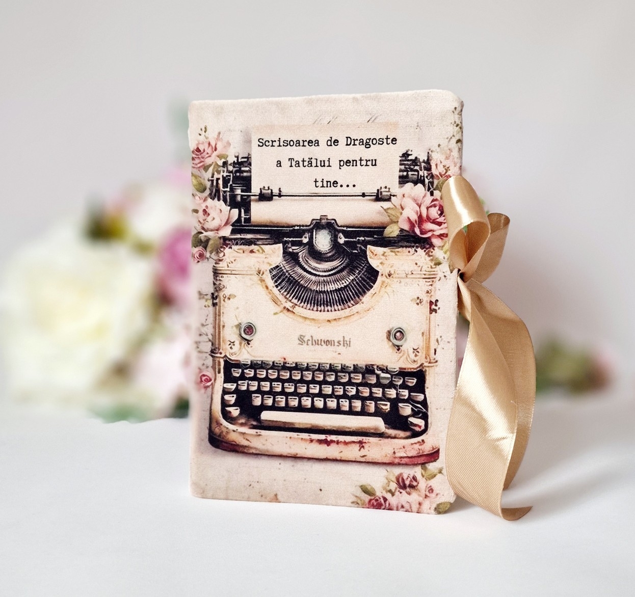 Biblia handmade, model 7, coperta de catifea, flexibila, cu panglică, marime medie, margini aurii, index, cuv. lui Isus cu rosu [SI 057 CAT]