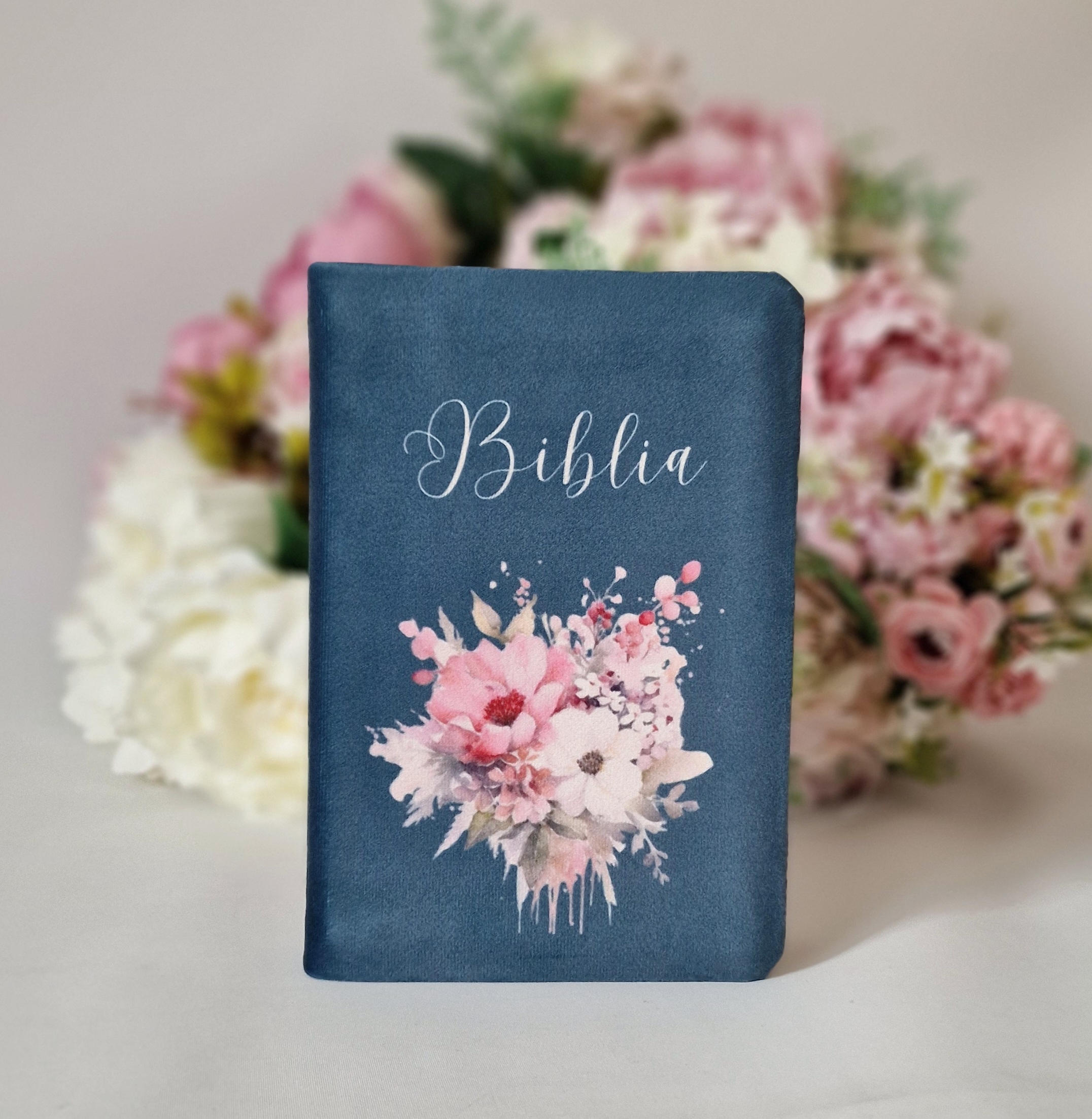 Biblia handmade, model 22, coperta de catifea, flexibila, marime medie, margini aurii, index, cuv. lui Isus cu rosu [SI 057 CAT]