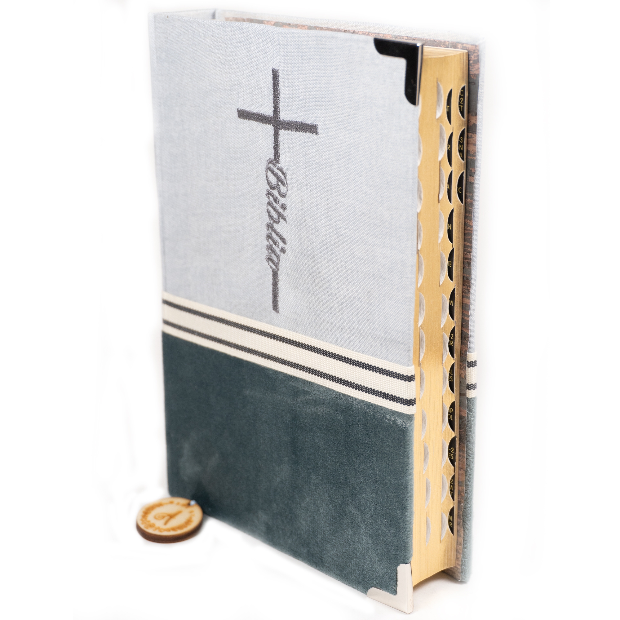 Biblia handmade, model 113, marime medie, coperta tare textila, margini aurii, index, cuv. lui Isus cu rosu [SI 057 HM]