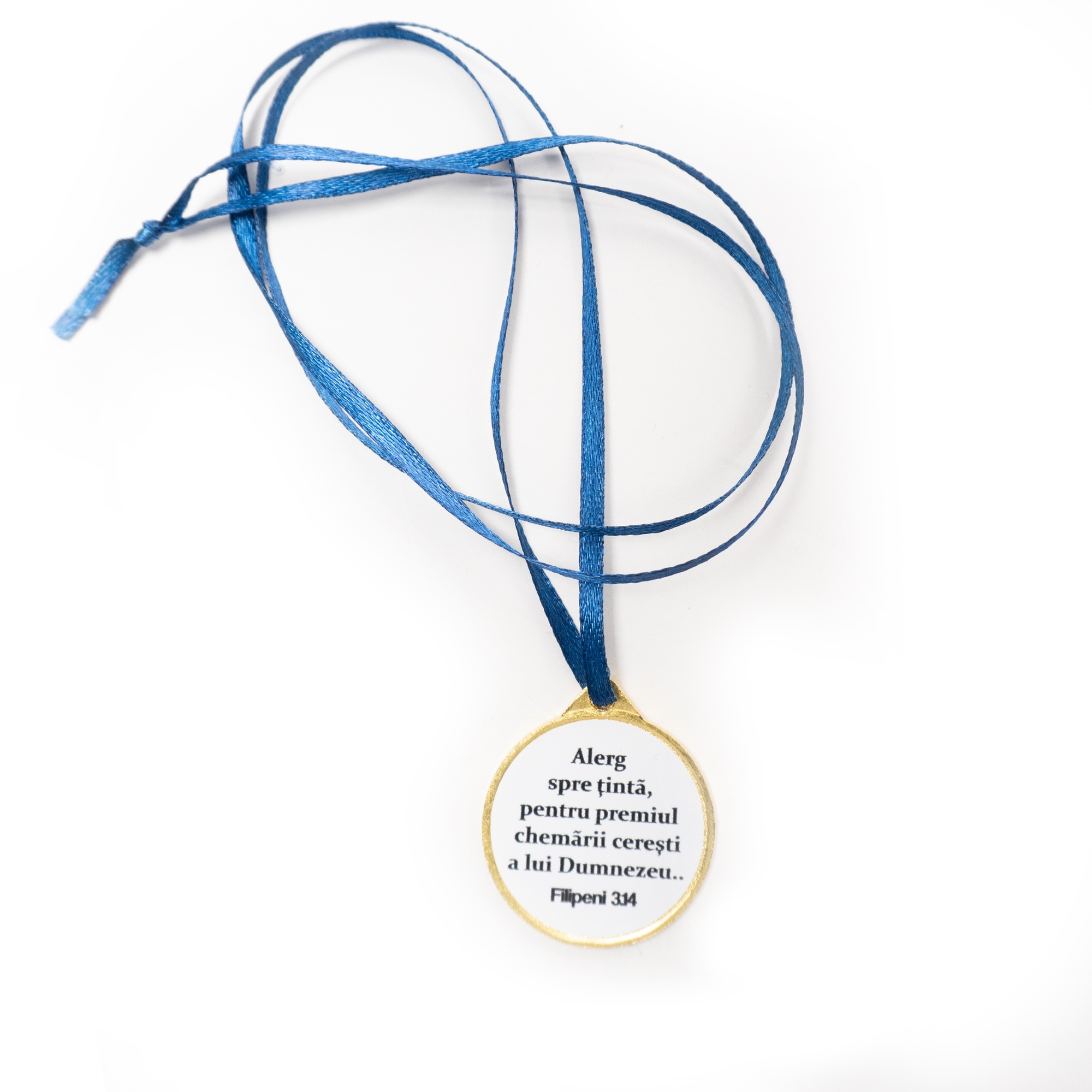 Medalie ABS gravata, aurie, cu mesaj crestin, panglica albastră - "Alerg spre țintă, pentru priemiul chemării cerești a lui Dumnezeu..." Filipeni 3:14 Medalie ABS gravata, aurie, cu mesaj crestin, panglica albastră - "Alerg spre țintă, pentru priemiul chemării cerești a lui Dumnezeu..." Filipeni 3:14