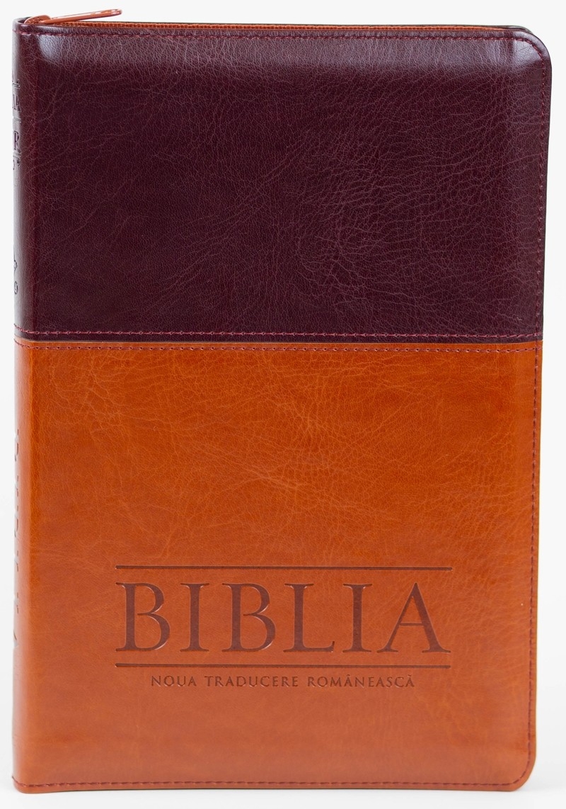 Biblia Noua Traducere (Biblia NTR), marime mare, coperta imitatie piele, maro inchis/maro deschis, index, fermoar, margini argintii Biblia Noua Traducere (Biblia NTR), marime mare, coperta imitatie piele, maro inchis/maro deschis, index, fermoar, margini argintii