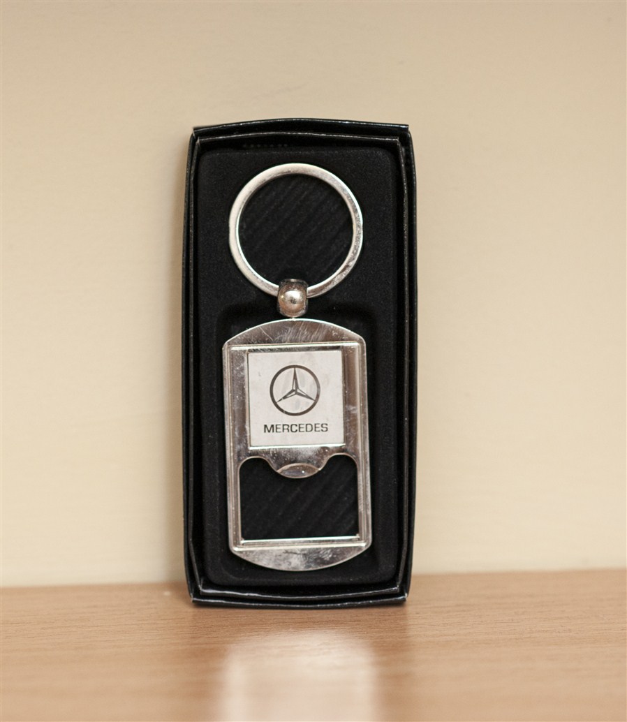 Breloc din metal - emblema auto - Mercedes Breloc din metal - emblema auto - Mercedes