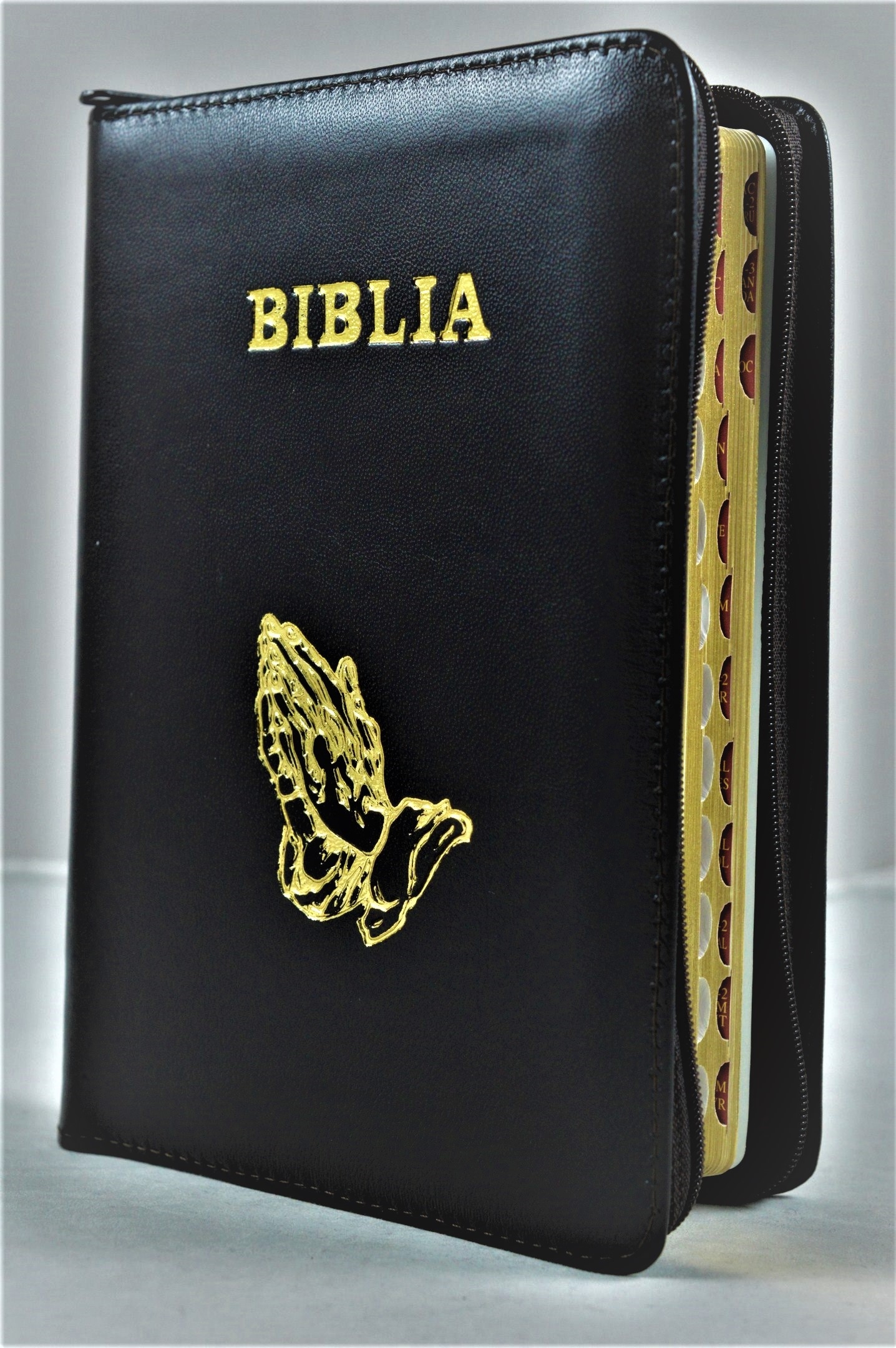 Biblie din piele, marime medie,culoare neagra, fermoar, index,simbol maini in ruga margini aurii, cuv. lui Isus cu rosu [SB 057 PFI]