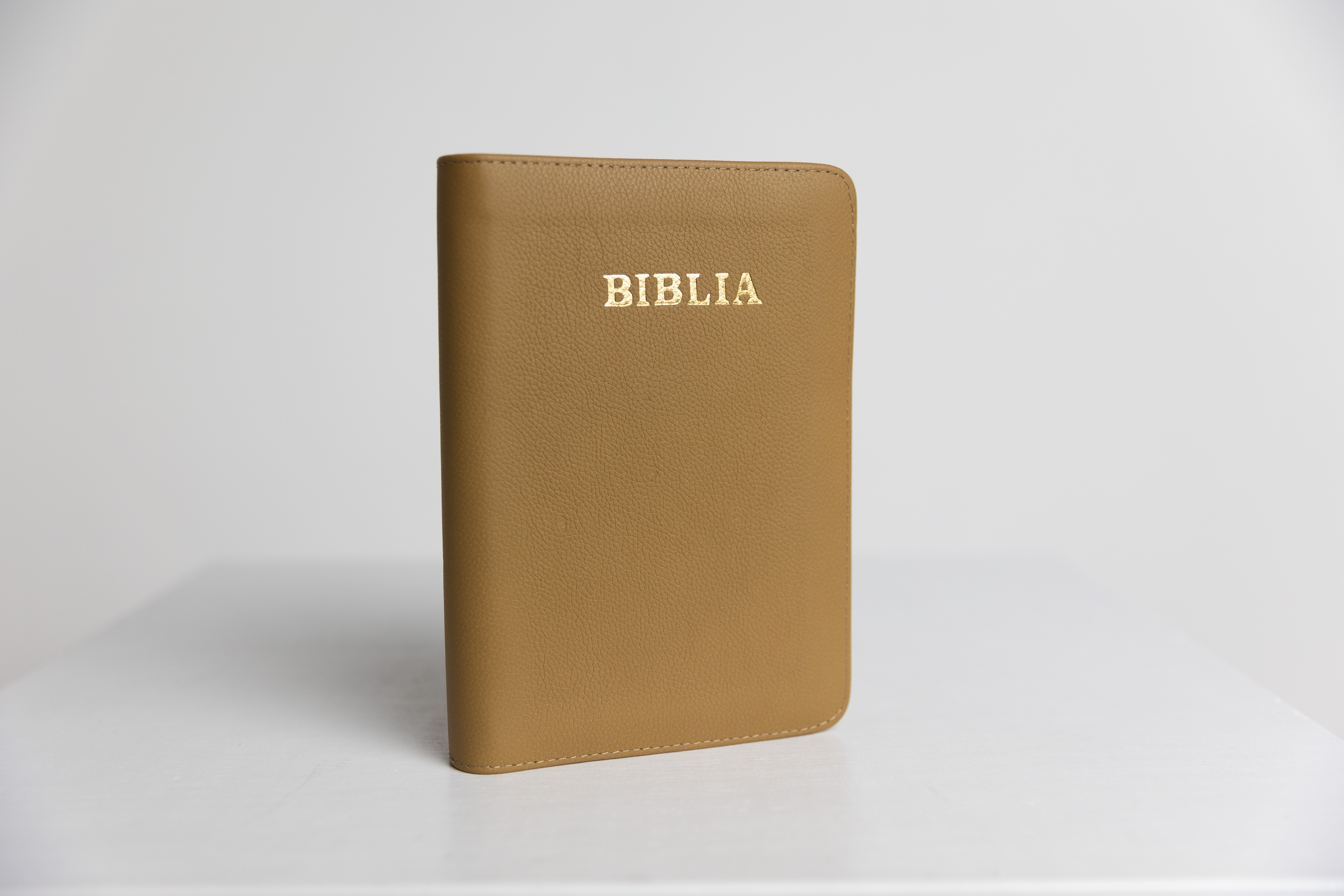 Biblie din piele, medie, maro muștar, margini aurii, index, cuv. lui isus cu roșu [057 PFI]