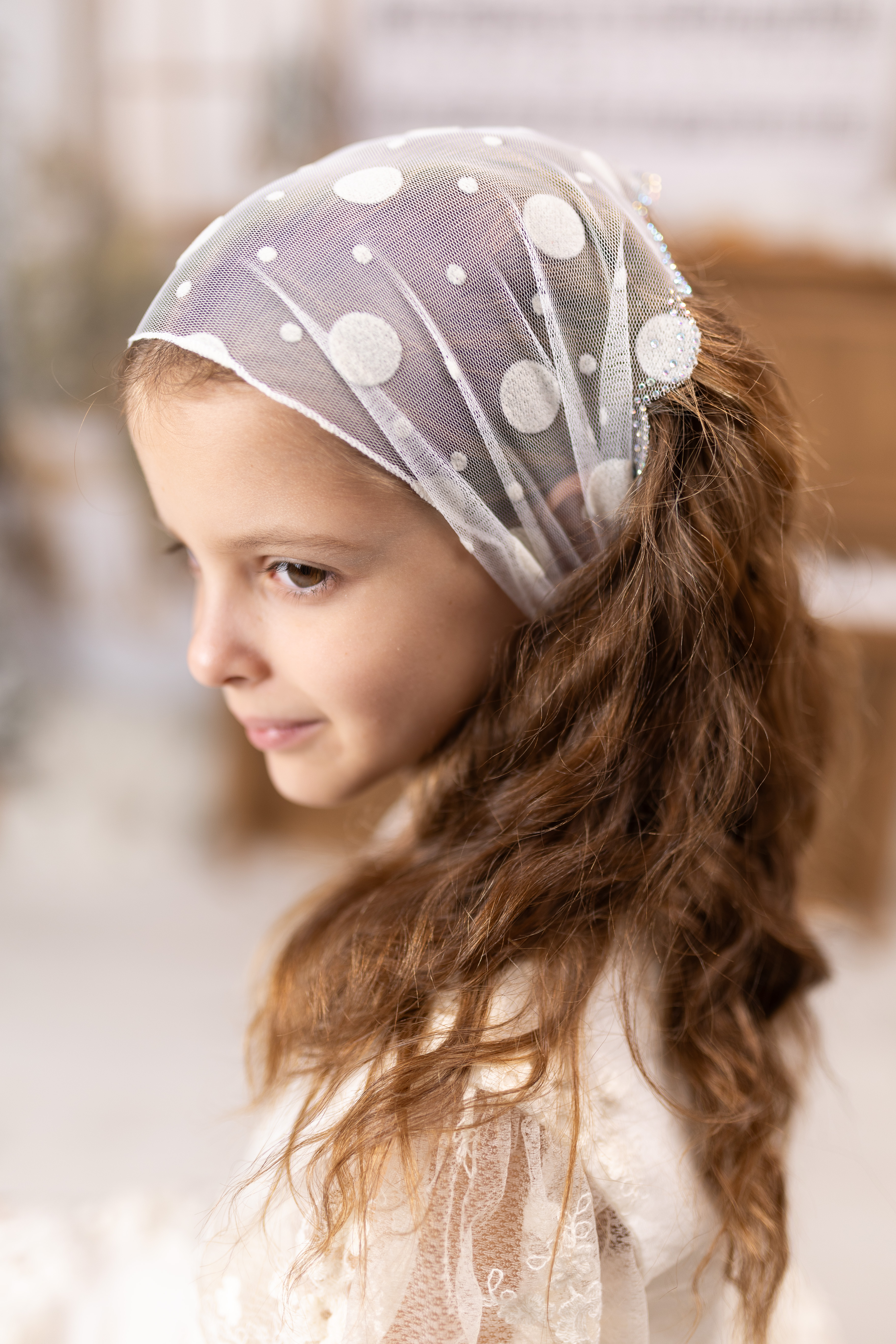 Batic din dantela - alb cu buline