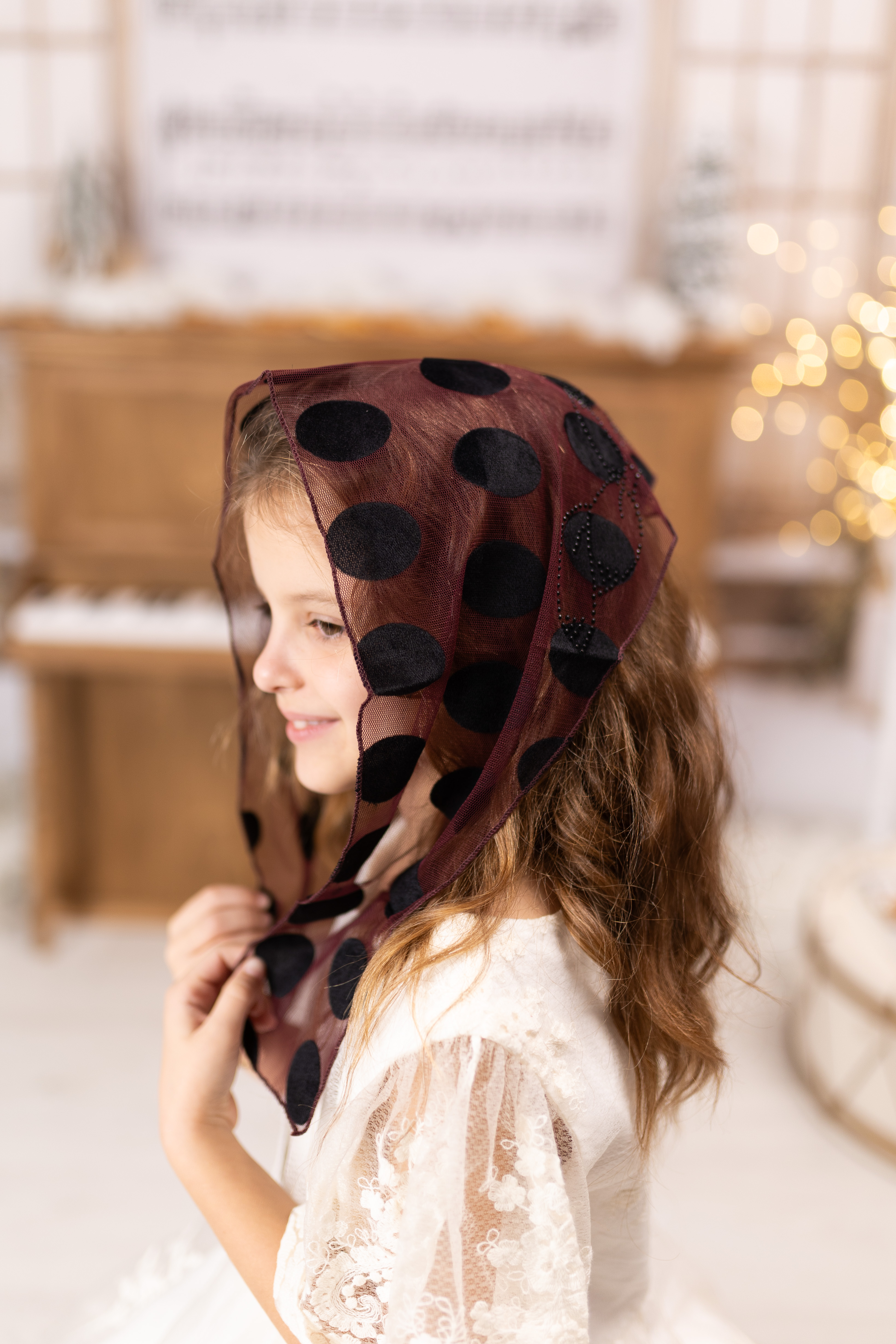 Batic din dantela - visiniu cu buline Batic din dantela - visiniu cu buline