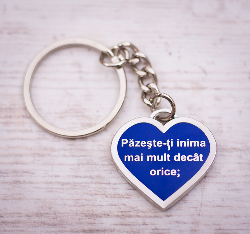 Breloc metal albastru - Pazeste-ti inima Breloc metal albastru - Pazeste-ti inima