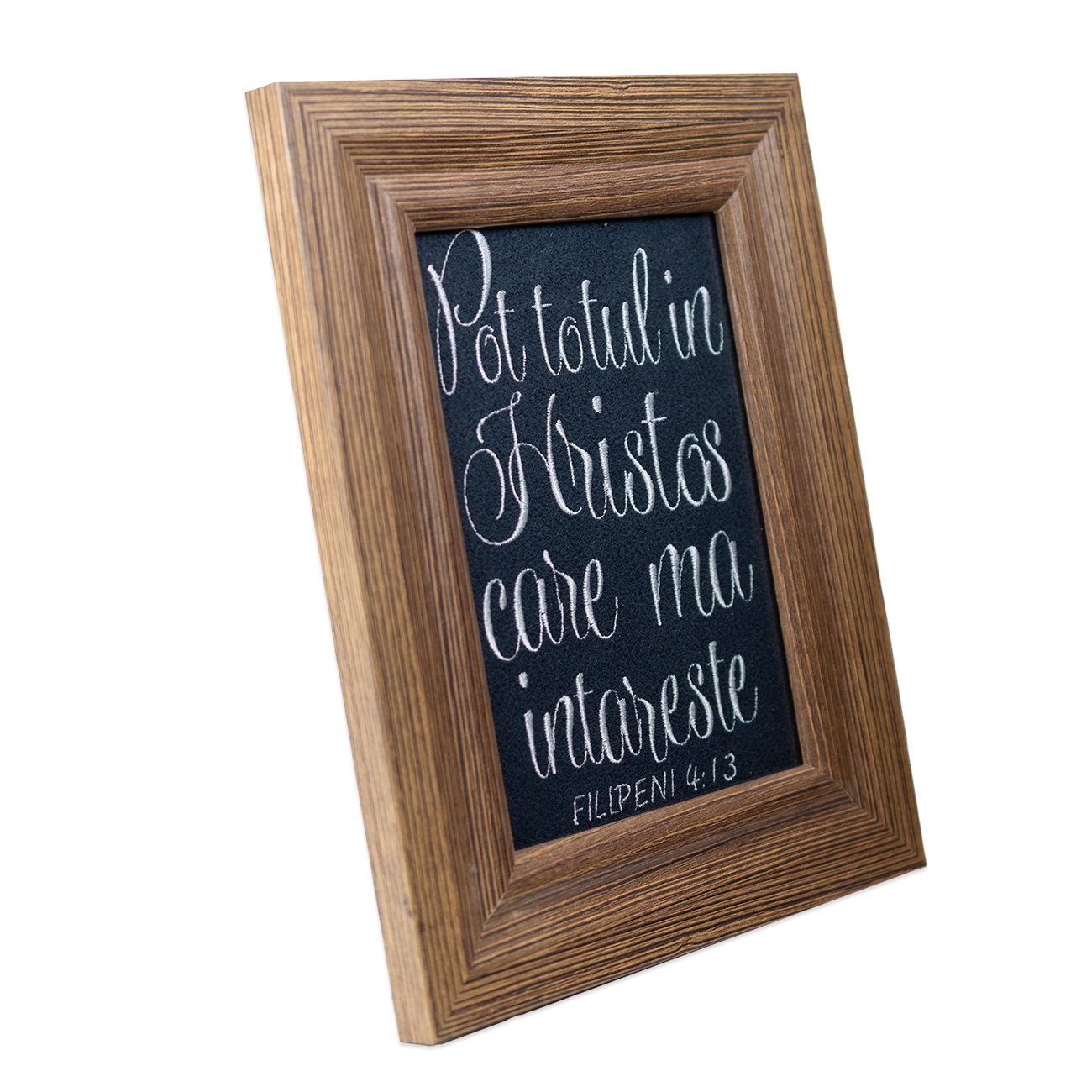 Tablou din material textil, brodat, cu mesaj crestin, 24.5 x 19.5 cm - "Pot totul in Hristos care ma intareste" (model 2) Tablou din material textil, brodat, cu mesaj crestin, 24.5 x 19.5 cm - "Pot totul in Hristos care ma intareste" (model 2)