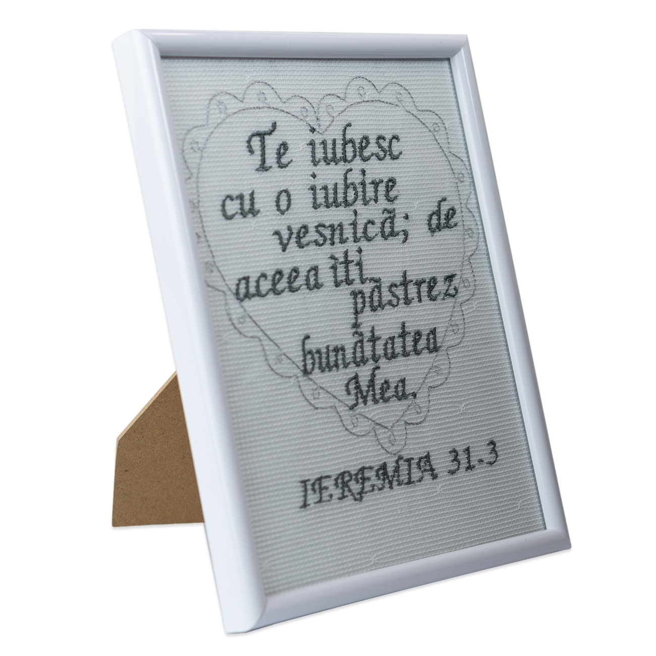 Tablou din material textil, brodat, cu mesaj crestin, 20.5 x 15.5 cm - "Te iubesc cu o iubire vesnica" Tablou din material textil, brodat, cu mesaj crestin, 20.5 x 15.5 cm - "Te iubesc cu o iubire vesnica"