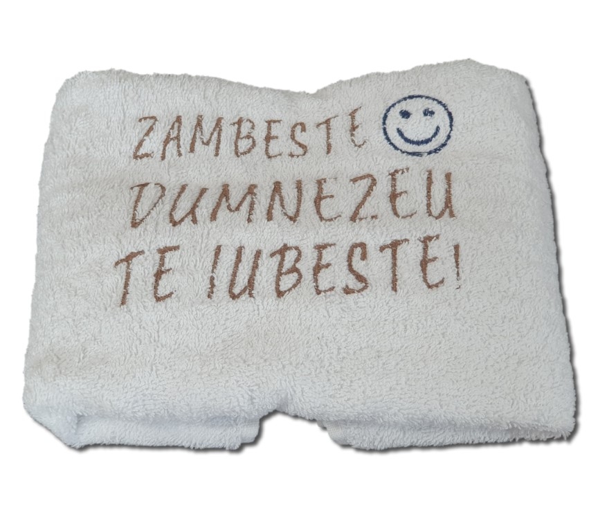 Prosop brodat - Zambeste! Dumnezeu te iubeste (alb) Prosop brodat - Zambeste! Dumnezeu te iubeste (alb)