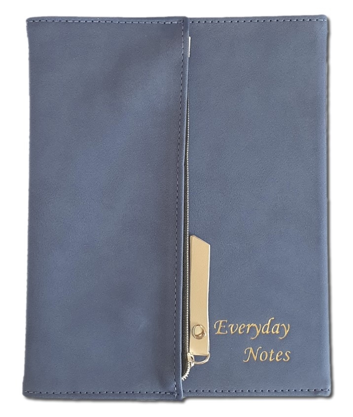 Caiet A5 cu inchizatoare magnetica si penar, albastru (16.5x20.5cm) Caiet A5 cu inchizatoare magnetica si penar, albastru (16.5x20.5cm)