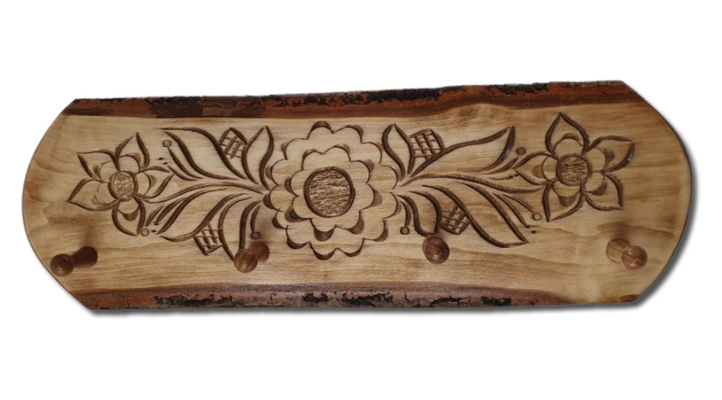 Cuier - din lemn cu modele de flori ( 57x20cm) Cuier - din lemn cu modele de flori ( 57x20cm)