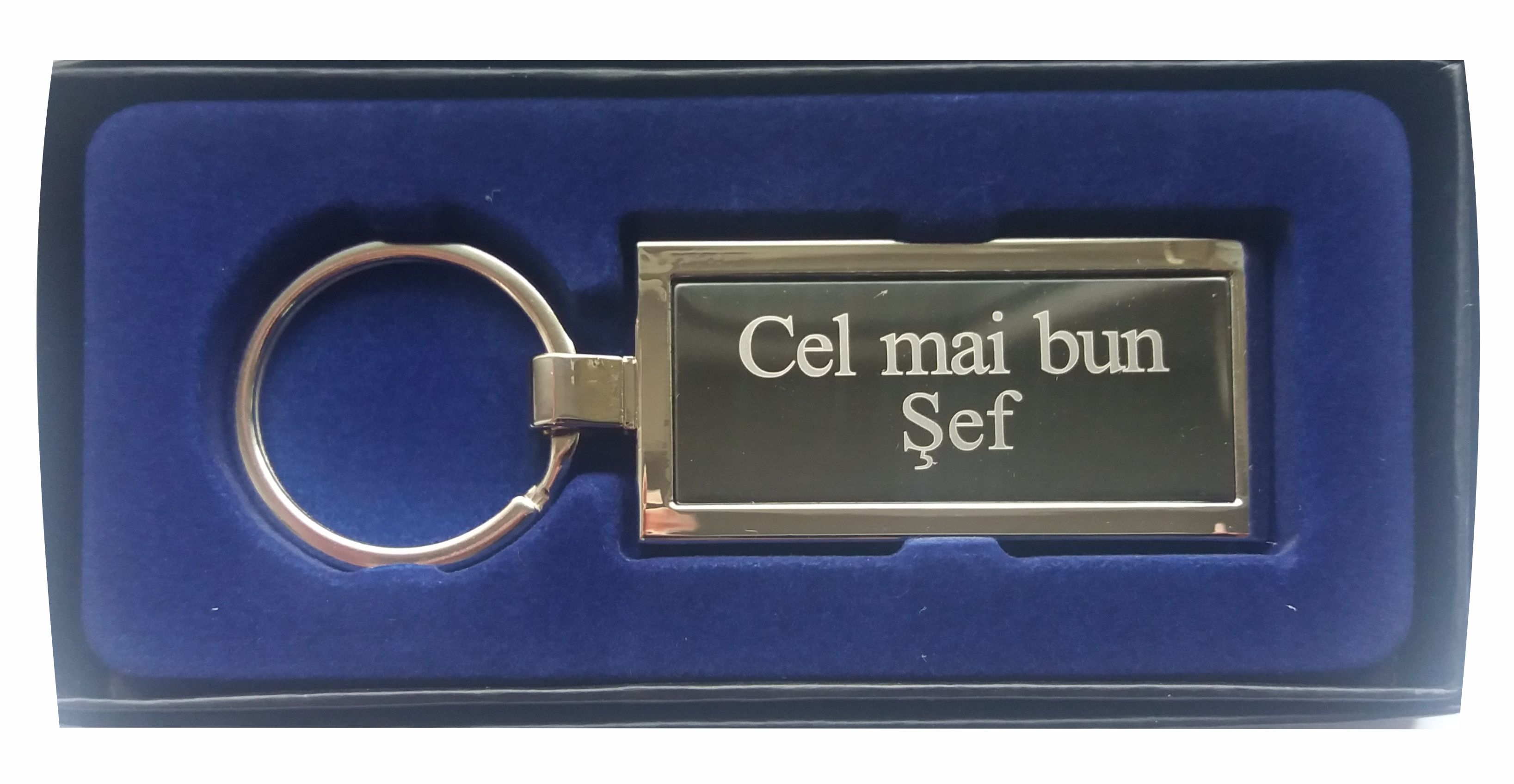 Breloc gravat barbatesc - Cel mai bun sef ( 8 cm x 2.5 cm ) Breloc gravat barbatesc - Cel mai bun sef ( 8 cm x 2.5 cm )