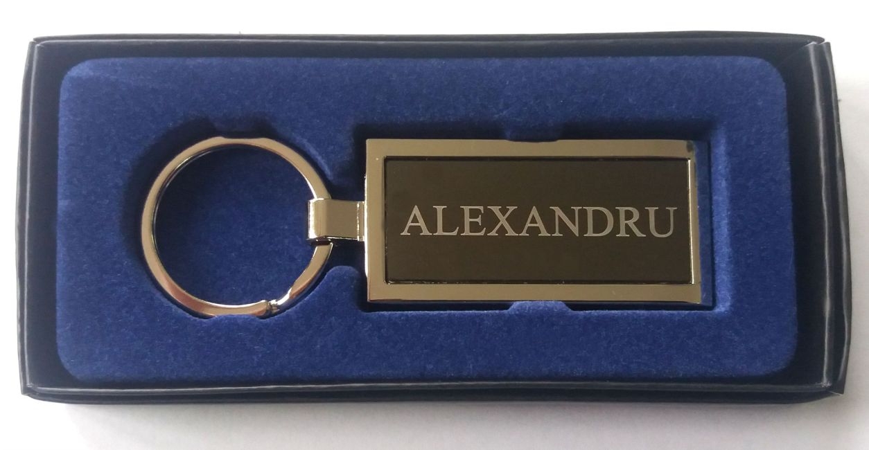 Breloc gravat barbatesc - Alexandru ( 8 cm x 2.5 cm ) Breloc gravat barbatesc - Alexandru ( 8 cm x 2.5 cm )