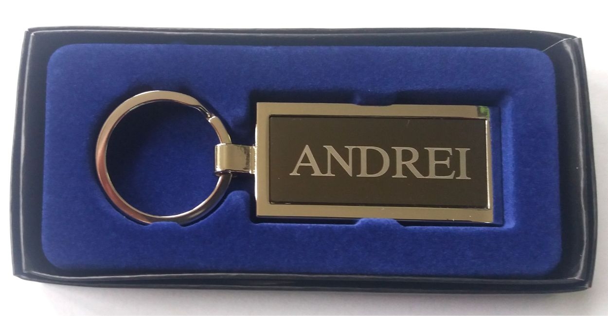 Breloc gravat barbatesc - Andrei ( 8 cm x 2.5 cm ) Breloc gravat barbatesc - Andrei ( 8 cm x 2.5 cm )